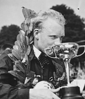 Mike Hawthorn, Britain’s first F1 champion in 1958, driving for Ferrari.